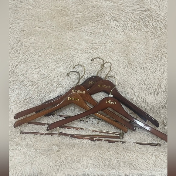 Dillard's Wooden MENS SUIT Hangers Set off 5, - Picture 6 of 7